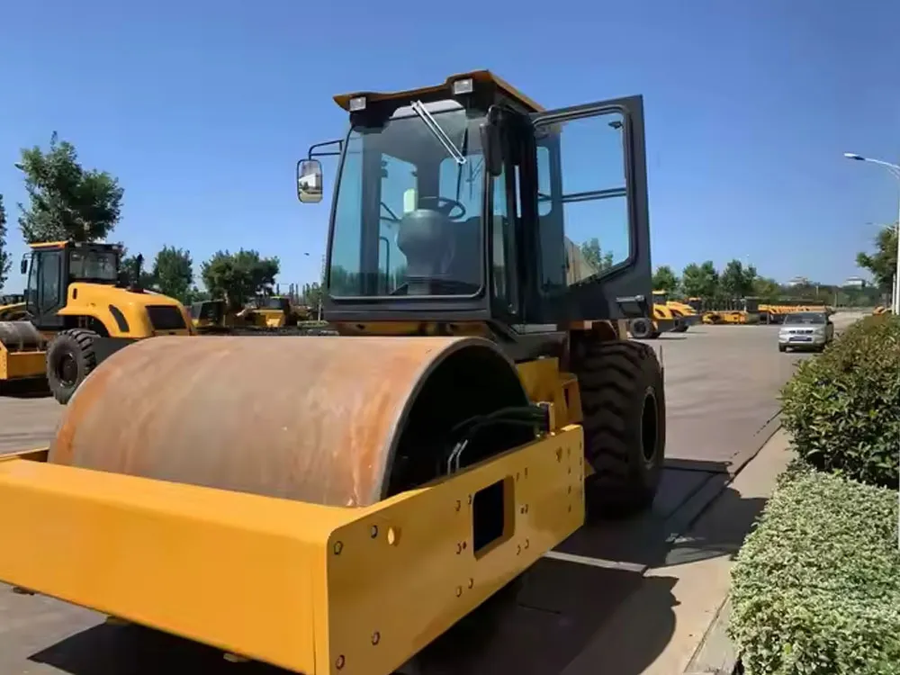 Mini rodillo vibratorio de una sola rueda de 37 kW, 1,8 toneladas y 30 kilonewtons de China