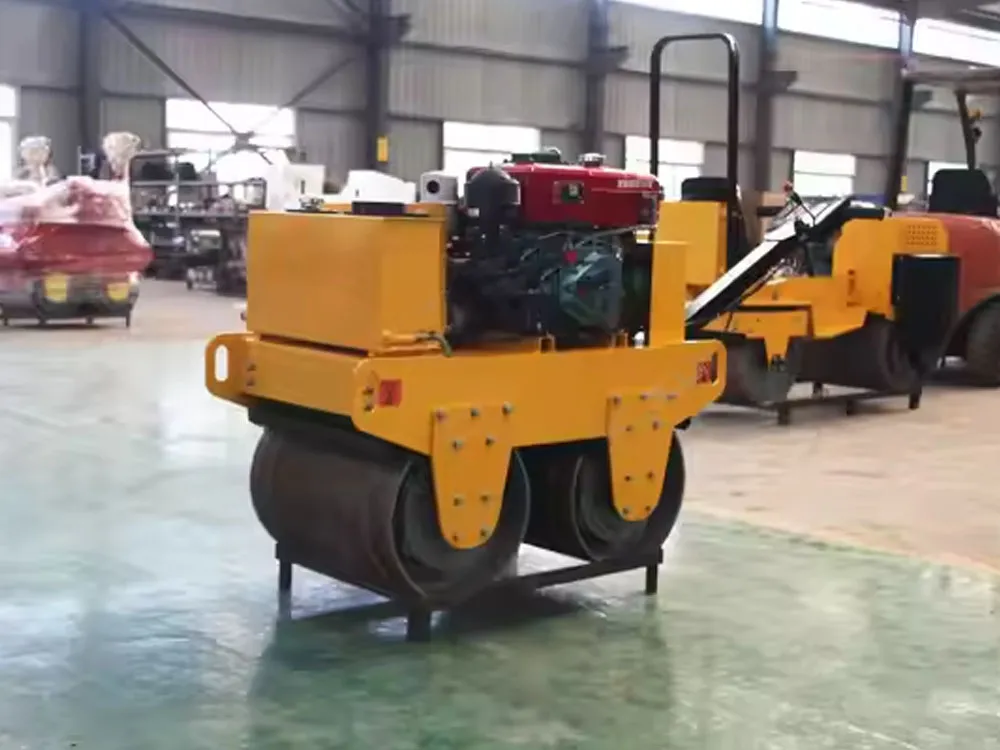 Micro rodillo vibratorio de doble rueda de acero de 7,5 kW, 0,6 toneladas y 30 kN de China