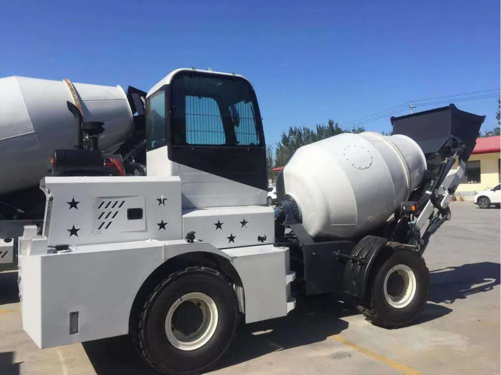 Camión mezclador de carga automática de 1,5 m³ de China