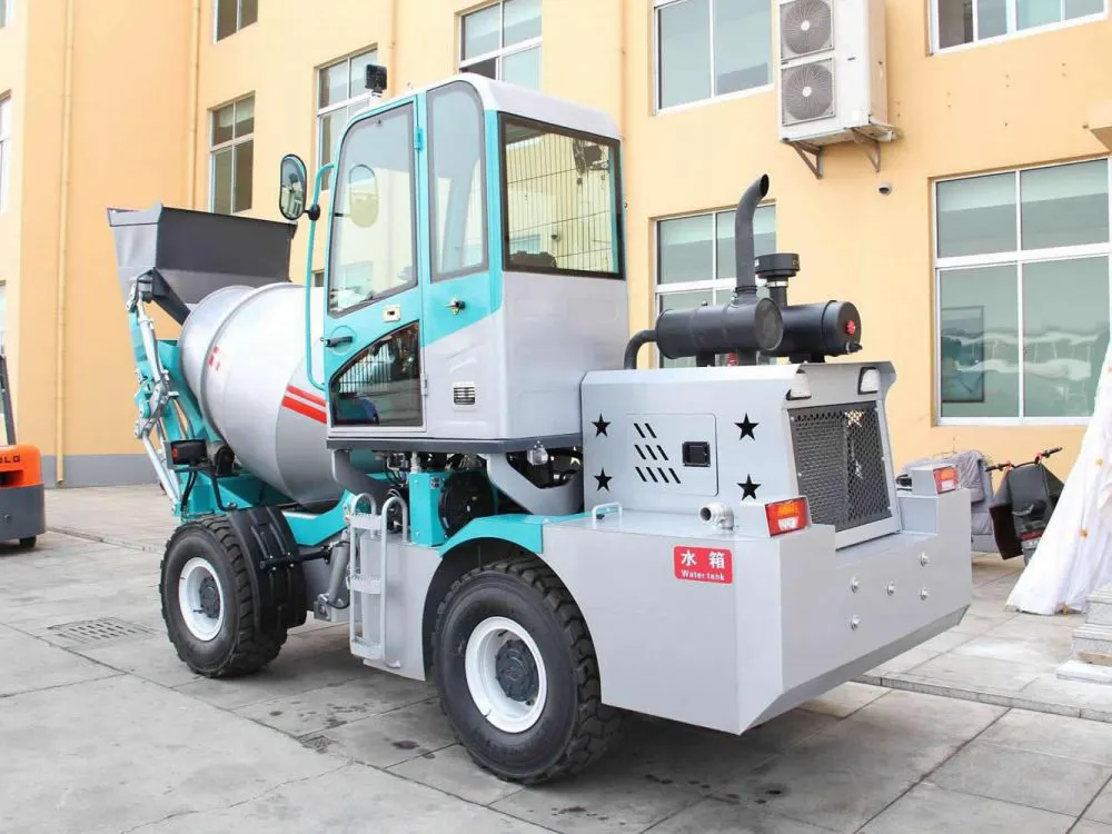 Camión mezclador de carga automática de 1,5 m³ de China