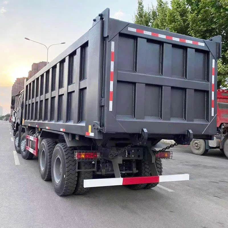Camión volquete Sinotruk HOWO 8X4 de 371 HP