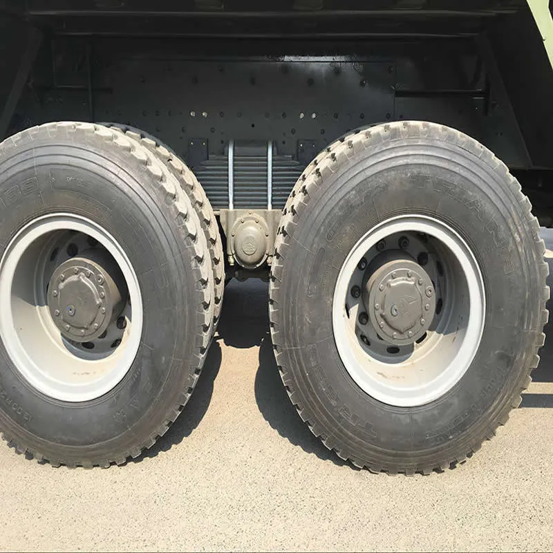 Camión volquete Sinotruk HOWO 6x6 con tracción en las cuatro ruedas