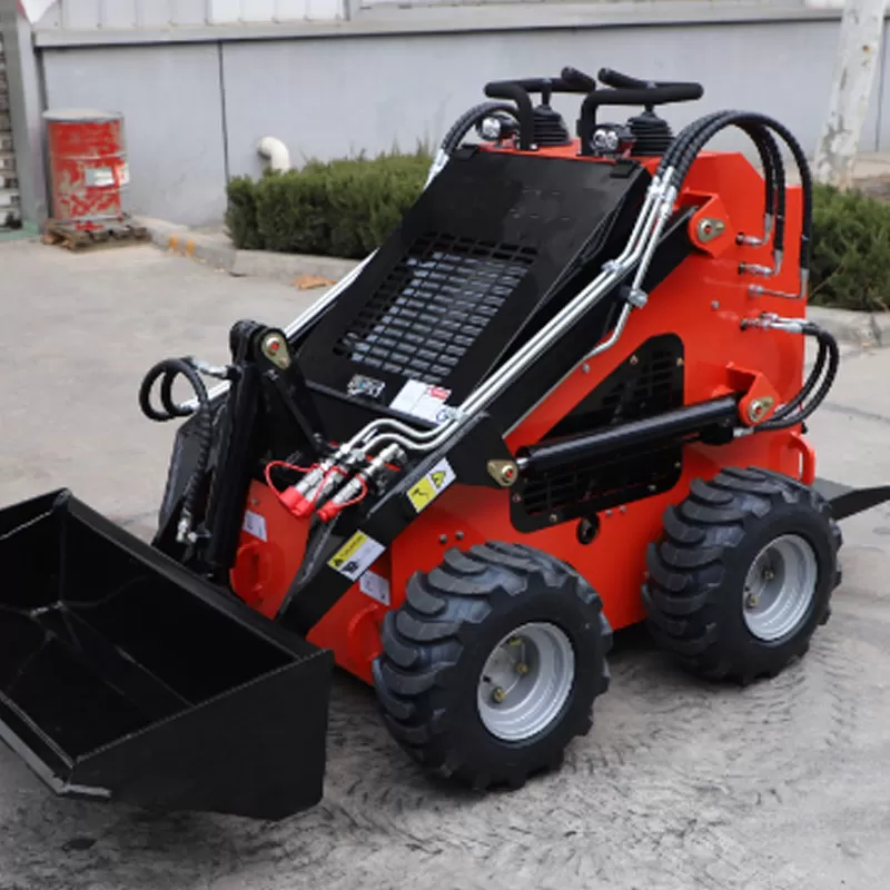 Cargadora compacta de China, 15,7 kW y 850 kg