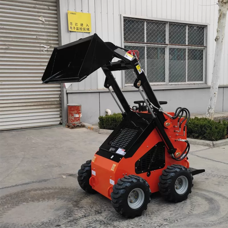 Cargadora compacta de China, 15,7 kW y 850 kg