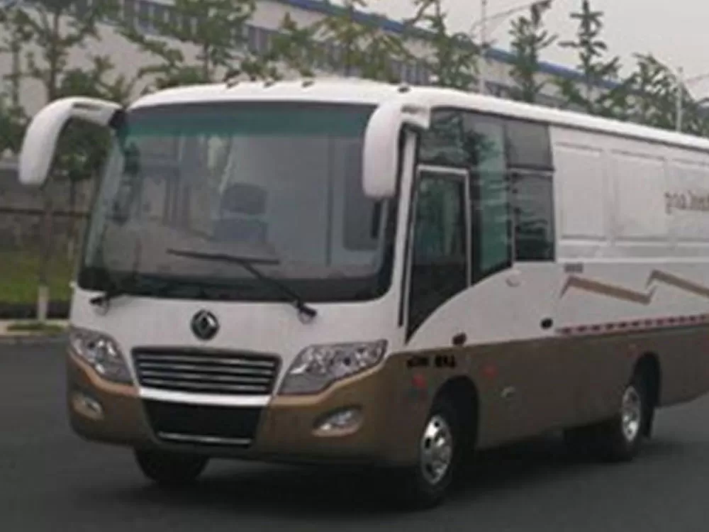 Dongfeng Chaolong EQ5091XXYTV van truck (diesel National V standard, 2-6 seats)