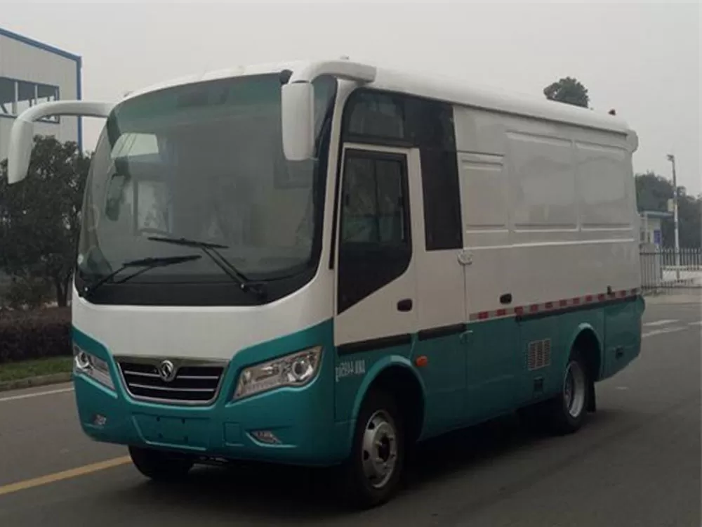 Dongfeng Chaolong EQ5046XXYTV1 van truck (diesel National V standard, 2-3 seats)