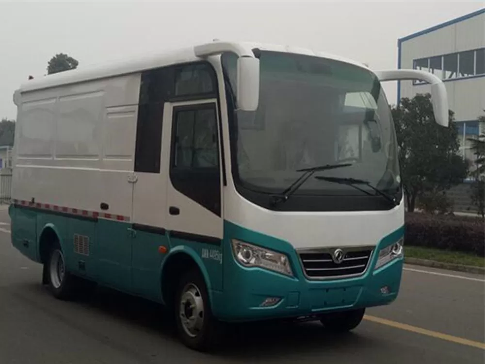 Dongfeng Chaolong EQ5046XXYTV1 van truck (diesel National V standard, 2-3 seats)
