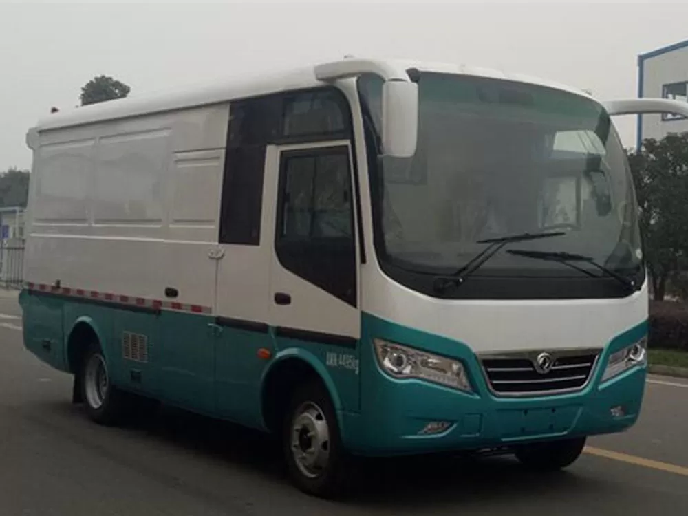 Dongfeng Chaolong EQ5046XXYTV1 van truck (diesel National V standard, 2-3 seats)