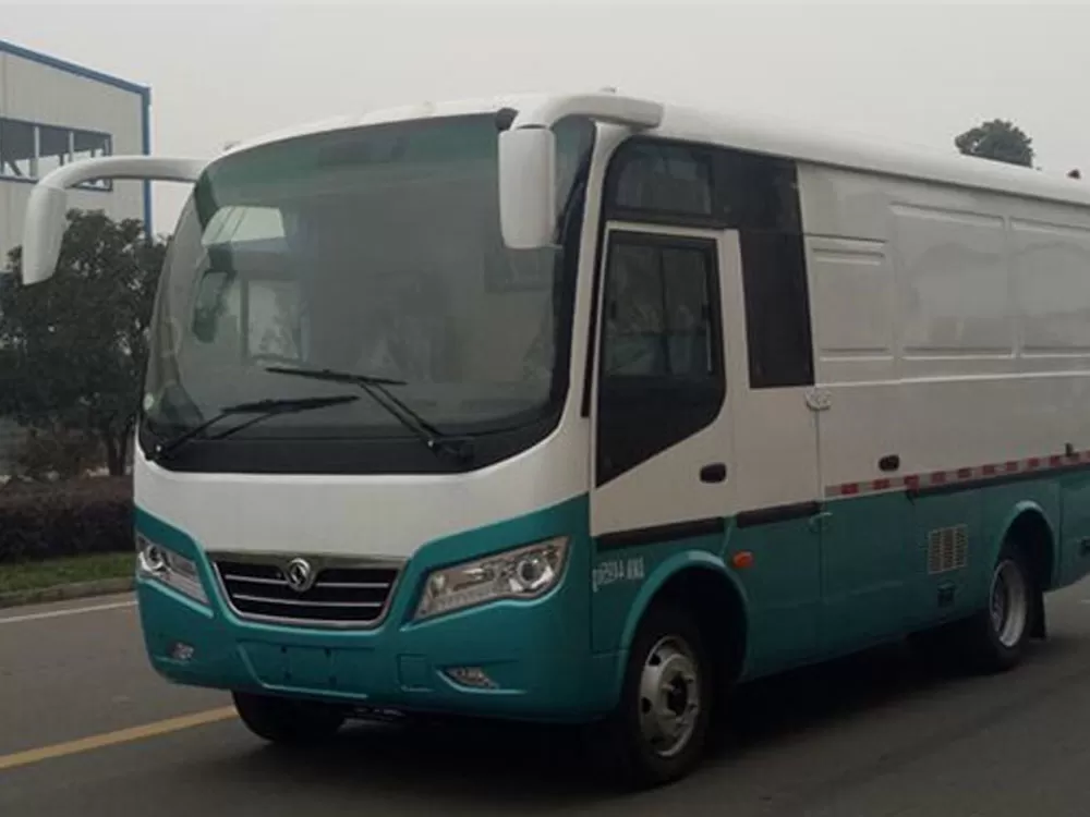 Dongfeng Chaolong EQ5046XXYTV1 van truck (diesel National V standard, 2-3 seats)
