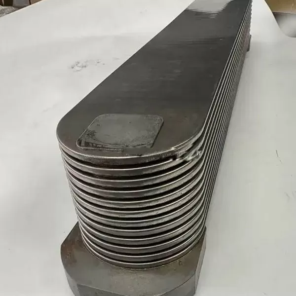 El núcleo del enfriador de aceite de alta calidad 6006511412 (600-651-1412) es adecuado para motores.