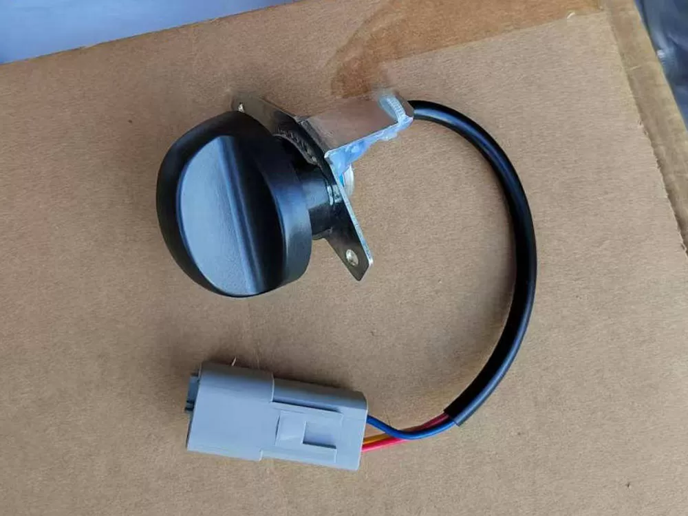 La perilla del acelerador original 60130-96-00021 es adecuada para repuestos de excavadoras.