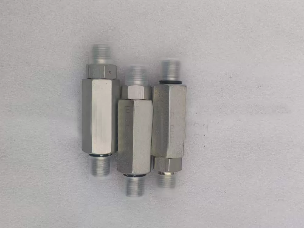 Main control valves 723-40-71310 and 723-40-71810 are suitable for excavators PC240, PC290, and PC360-7.