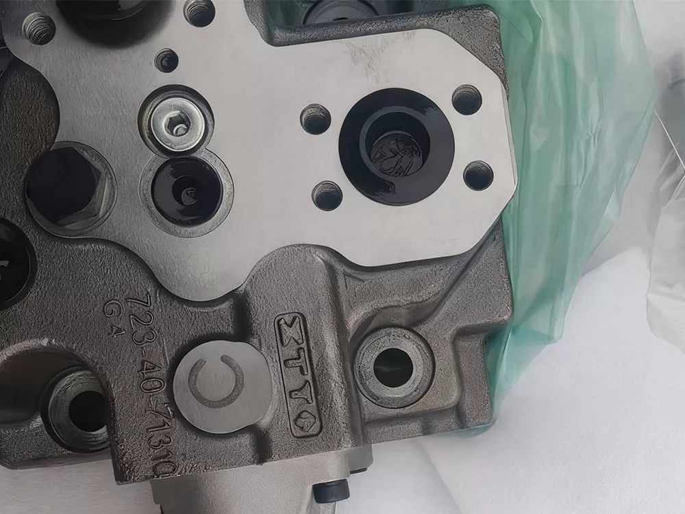 Main control valves 723-40-71310 and 723-40-71810 are suitable for excavators PC240, PC290, and PC360-7.