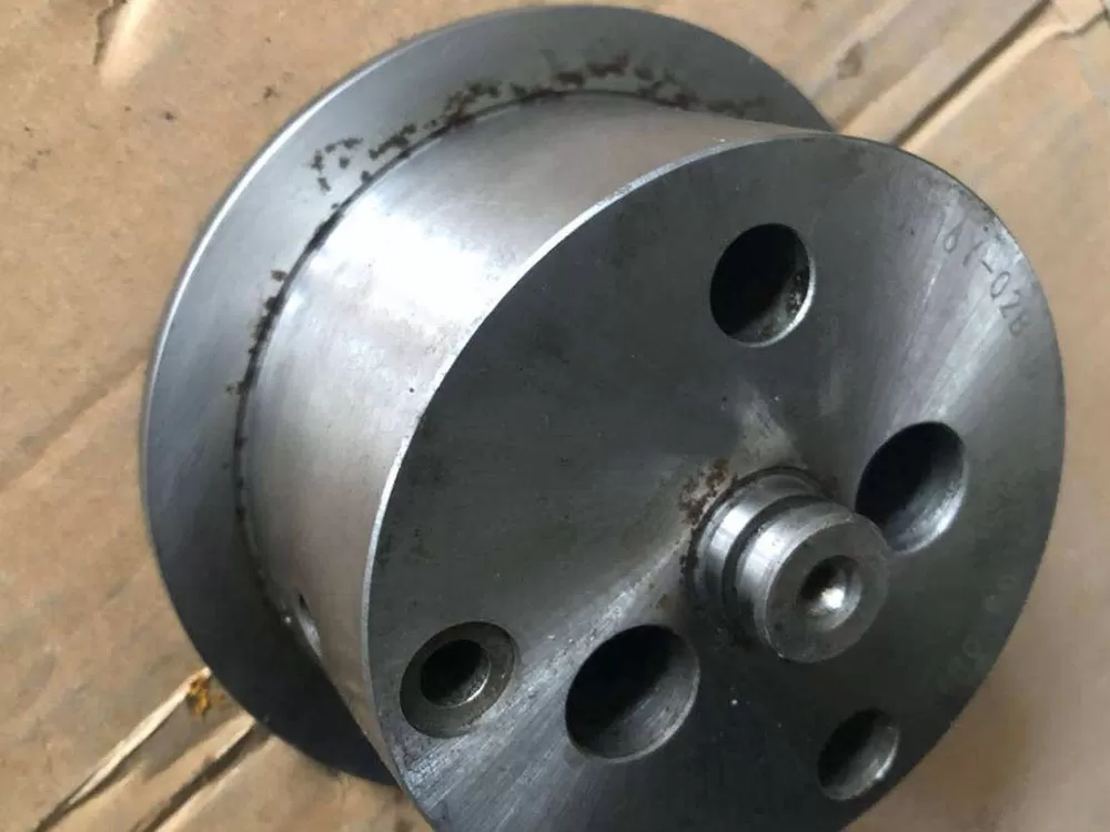 رقم جزء عمود الخمول 16Y02B00002 (16Y-02B-00002) هو جزء احتياطي للجرافات SD13، SD16، SD22، SD32، وSD42.