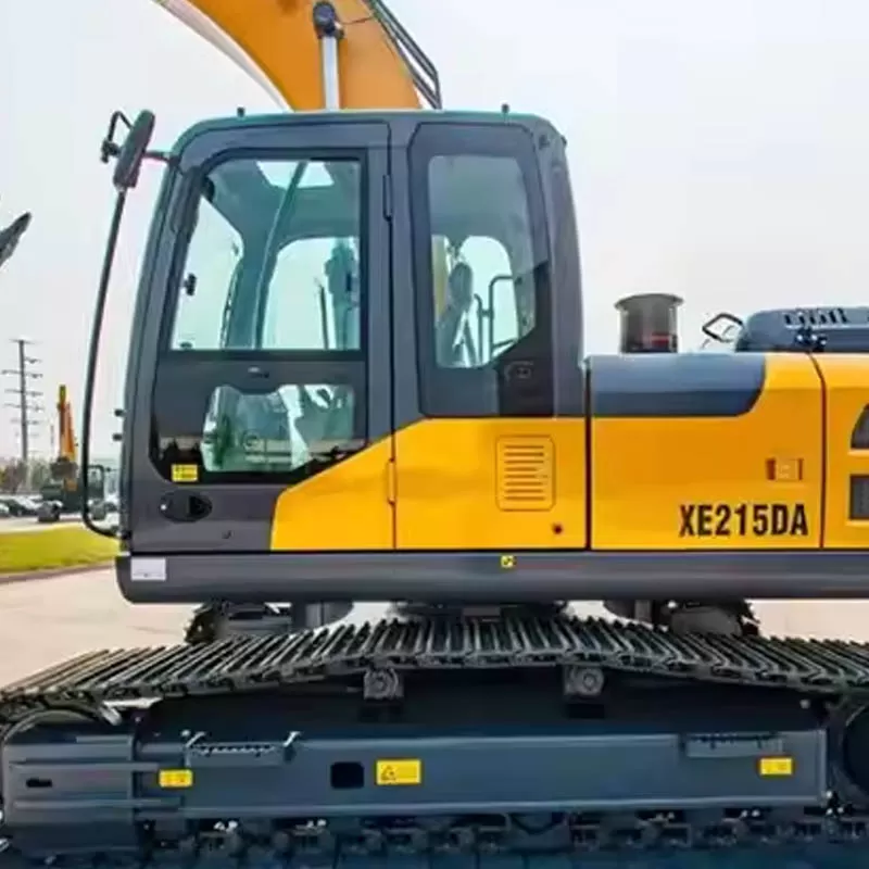 La excavadora de cadenas China XE215E para equipos de movimiento de tierras está disponible para la venta.