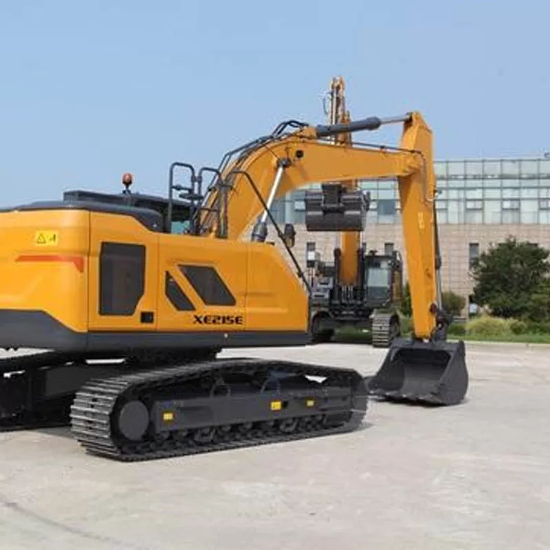 La excavadora de cadenas China XE215E para equipos de movimiento de tierras está disponible para la venta.