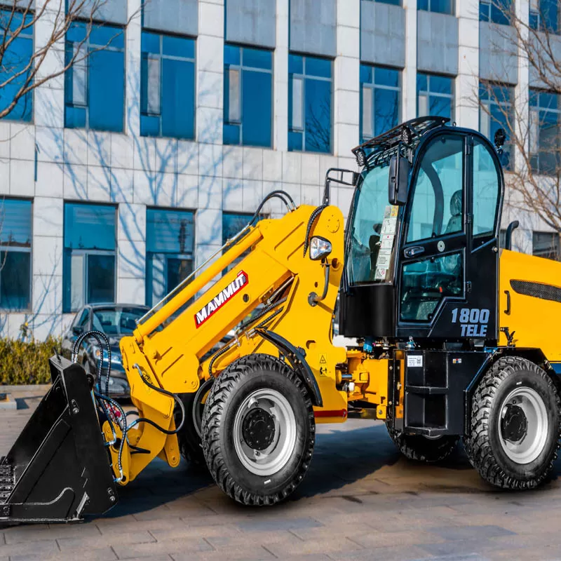 رافعة شوكية صغيرة تلسكوبية تعمل بالديزل رباعية الدفع بوزن 1.8 طن، مزودة بآلية زراعية، مع إمكانية تغيير سريع للذراع.