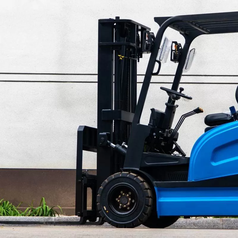 Carretilla elevadora el&eacute;ctrica 4x4. Buen precio para una carretilla el&eacute;ctrica de 4 toneladas de fabricaci&oacute;n nacional.