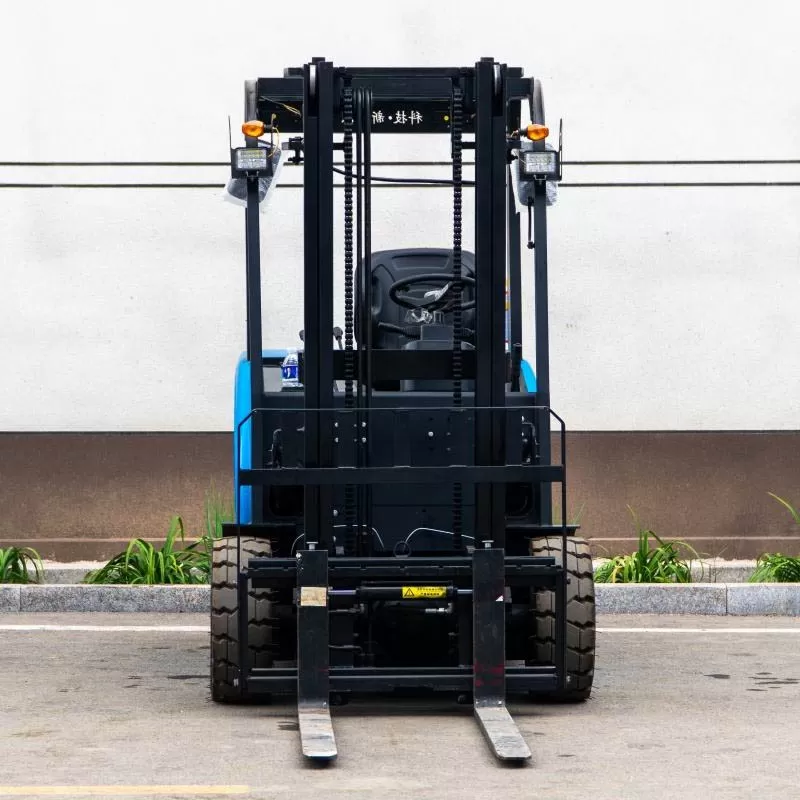 Carretilla elevadora el&eacute;ctrica 4x4. Buen precio para una carretilla el&eacute;ctrica de 4 toneladas de fabricaci&oacute;n nacional.