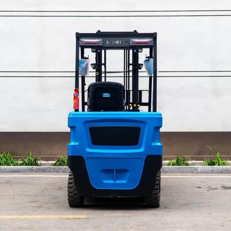 Carretilla elevadora el&eacute;ctrica 4x4. Buen precio para una carretilla el&eacute;ctrica de 4 toneladas de fabricaci&oacute;n nacional.