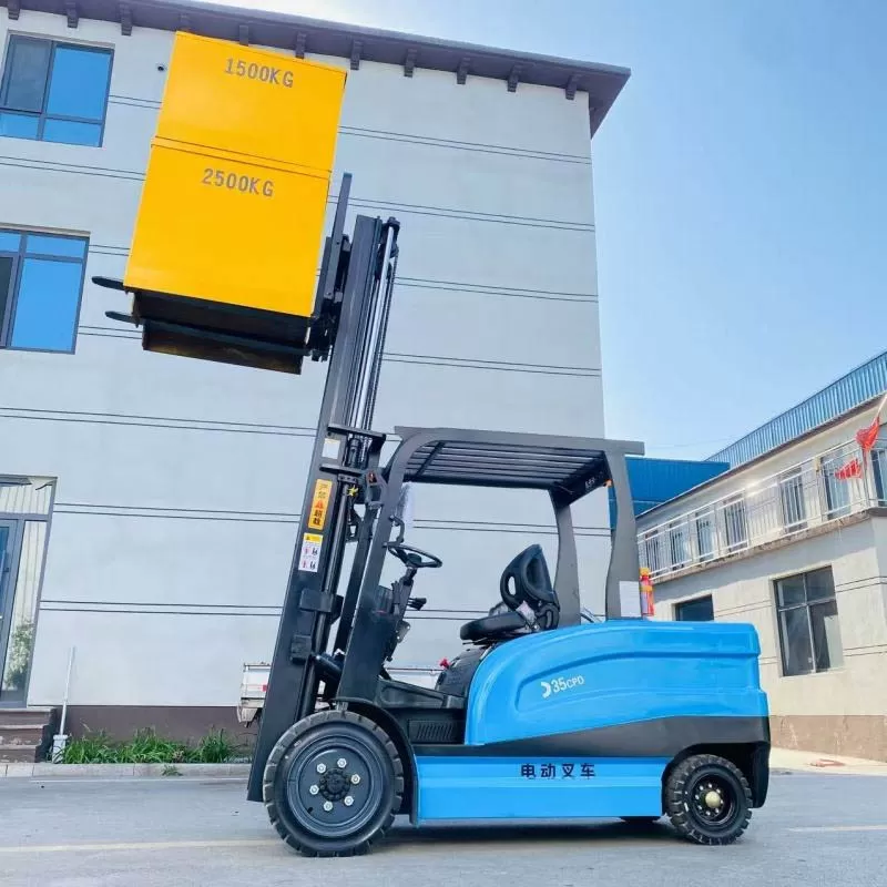 Four-wheel electric forklift, 3-ton and 3.5-ton models, for sale.