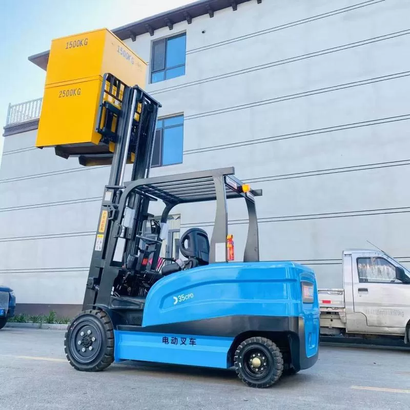 Four-wheel electric forklift, 3-ton and 3.5-ton models, for sale.