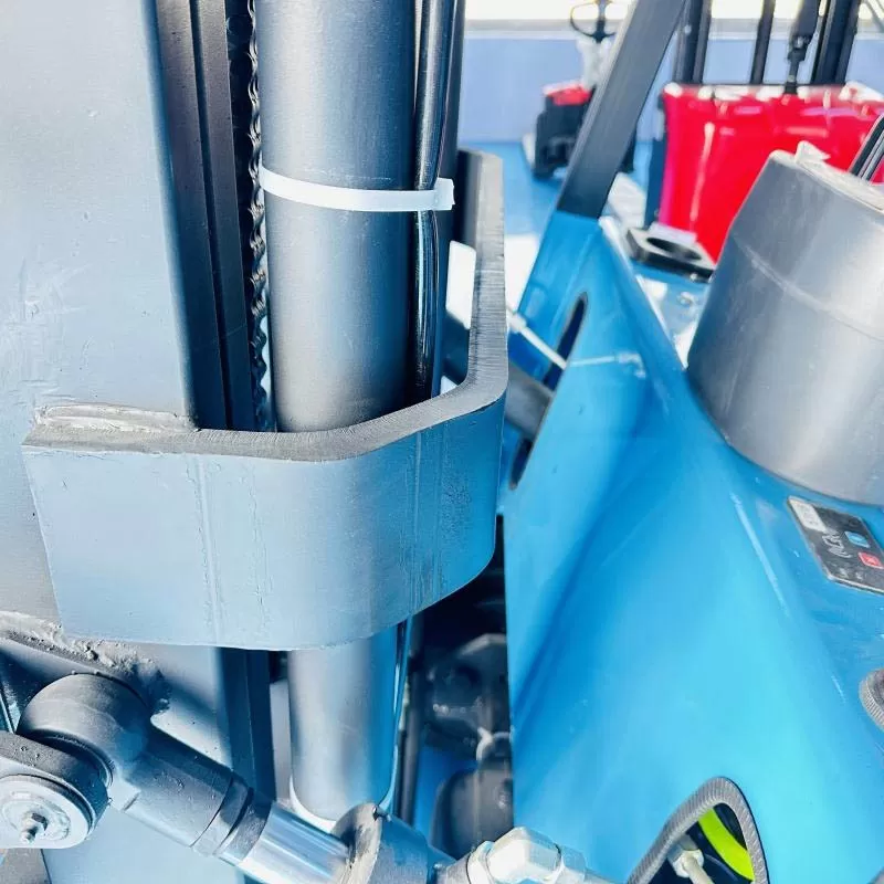 Four-wheel electric forklift, 3-ton and 3.5-ton models, for sale.