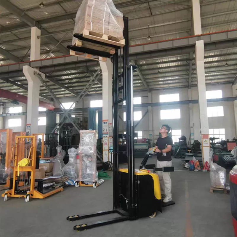 Carretilla elevadora el&eacute;ctrica apiladora de paletas Montakaga china de 1,5 toneladas de alta calidad