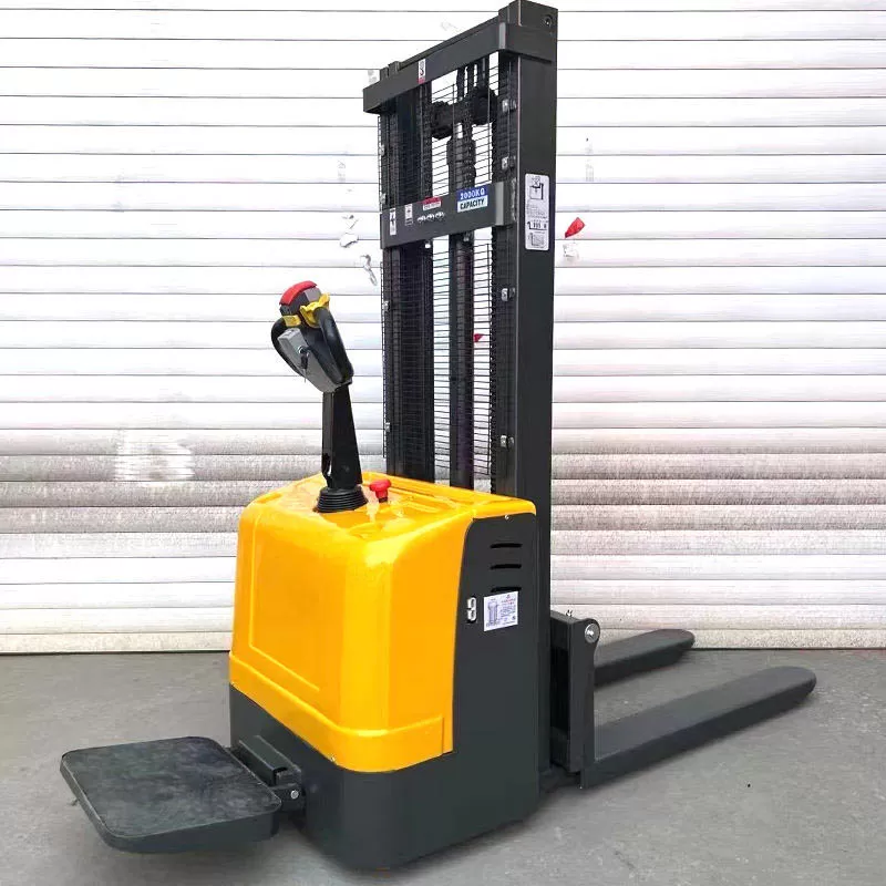 All-electric stacker crane with walkie-talkie, electric pallet forklift, high-performance stacker crane for rough terrain.