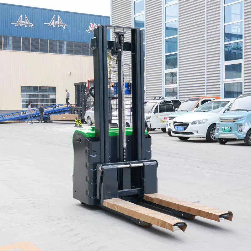 High-demand mini electric stacker cranes are selling well; CE certified pallet stacker cranes are available.