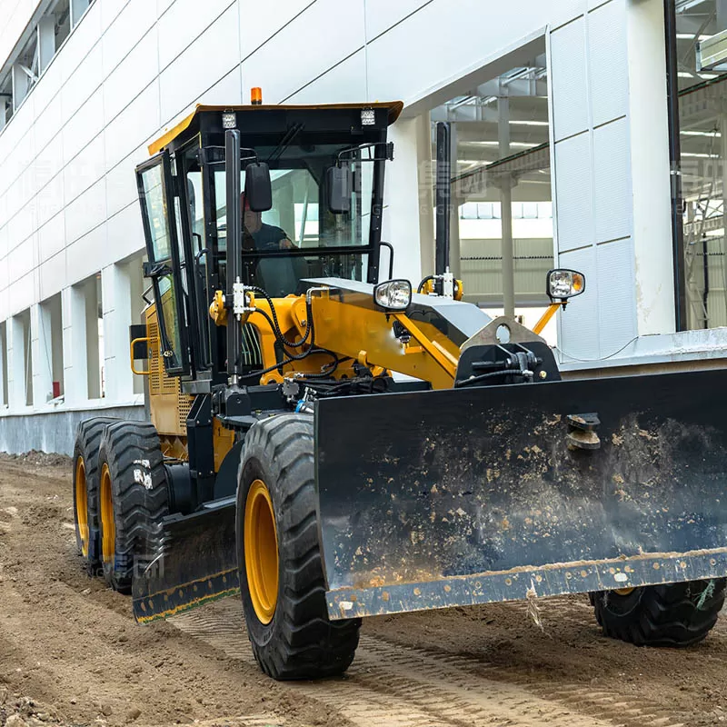 آلة إصلاح الطرق بالجريدة