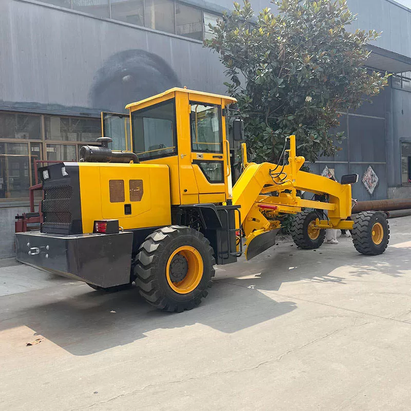 Ride-on engineering land leveling machine, scraper-type mini land grader, land leveling equipment