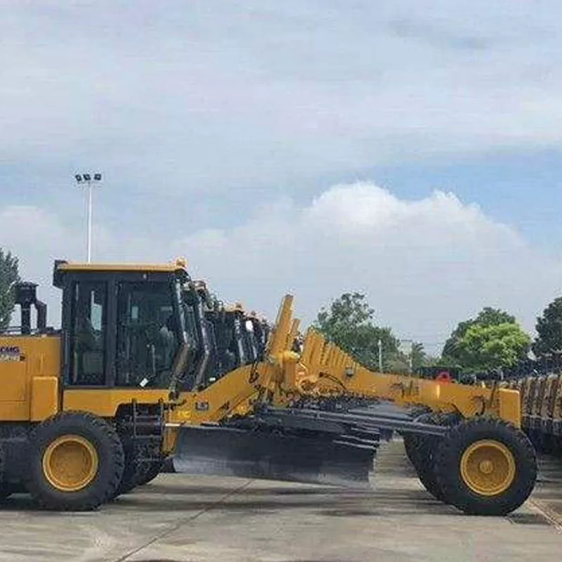 تعتبر آلة تسوية التربة GR2405 بقوة 250 حصانًا من أكثر المنتجات مبيعًا في الصين.