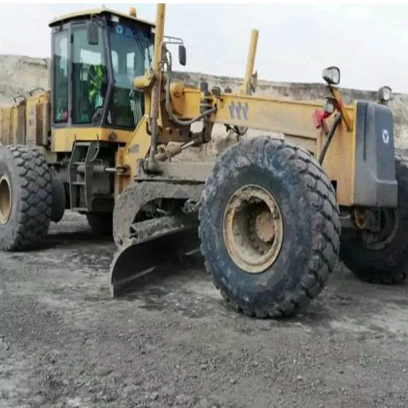 توفر الشركة المصنعة جرافة تسوية الطرق GR3003 بقوة 300 حصان بأسعار معقولة.