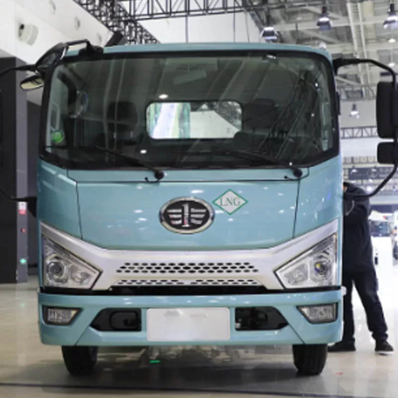 محرك عالي الأداء، بقوة 129 حصان، وعزم دوران 430 نيوتن متر، ومدى قيادة طويل، ونظام دفع رباعي 4x2 صف واحد، ومقود على اليسار.