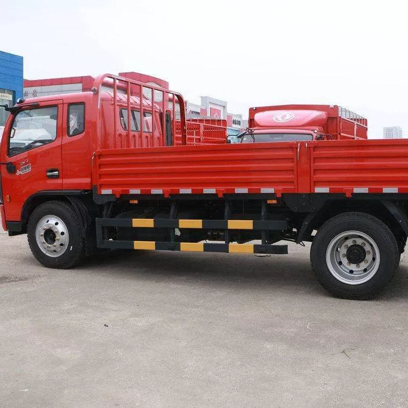 El nuevo mini cami&oacute;n de Dongfeng Truck con capacidad de carga de 10 toneladas y 190 hp, con tanque de combustible de 200 litros.