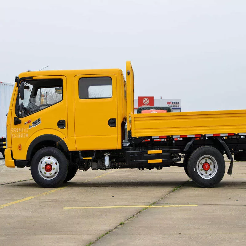 Minivan Dongfeng de cabina doble, cuatro puertas, motor di&eacute;sel Yuchai de 140 hp, norma de emisiones Euro VI.