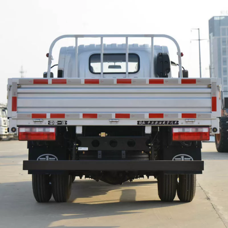 Cami&oacute;n ligero FAW Jiefang de 130 hp y 3,82 m con cabina extendida