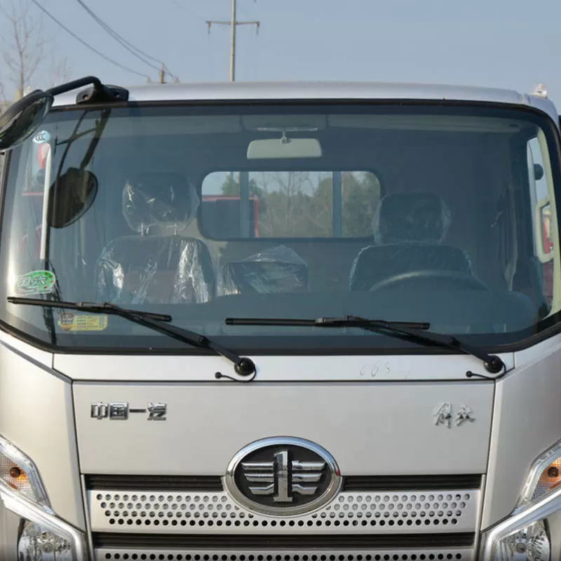 Cami&oacute;n ligero FAW Jiefang de 130 hp y 3,82 m con cabina extendida