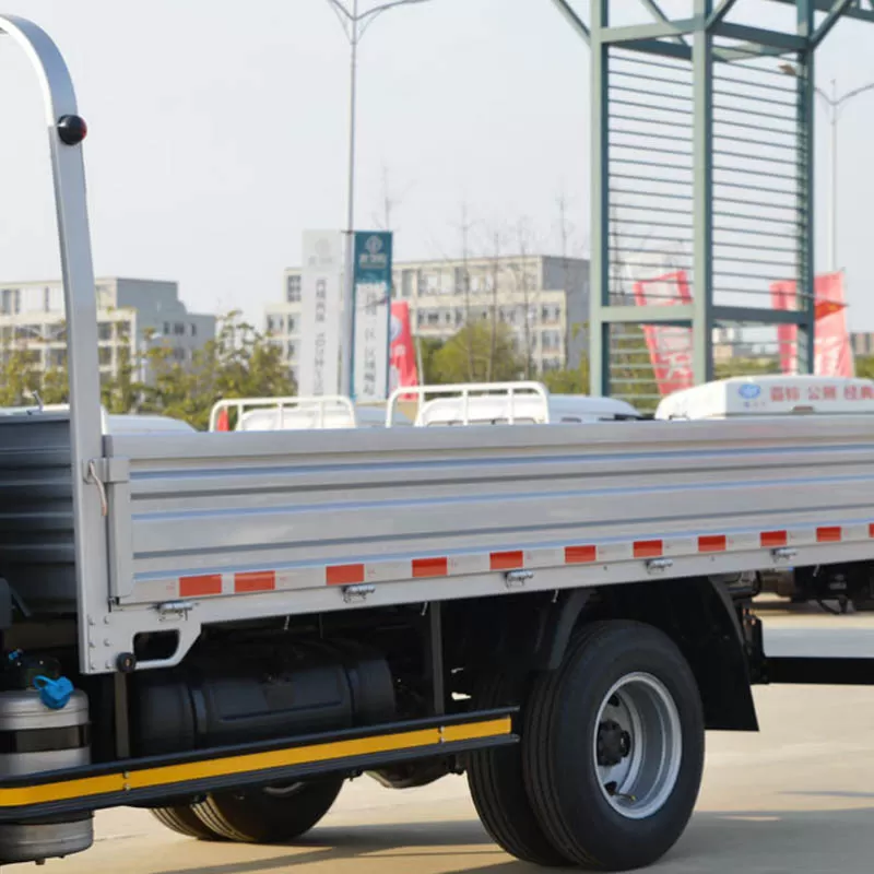 Cami&oacute;n ligero FAW Jiefang de 130 hp y 3,82 m con cabina extendida