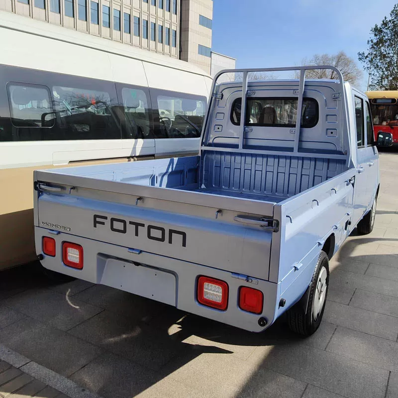 تُستخدم شاحنات فوتون الصغيرة، وهي شاحنات صغيرة 4x2 صينية الصنع، لنقل الخضراوات بأسعار مخفضة. شاحنات كاميونيتا أصلية من المصنع.