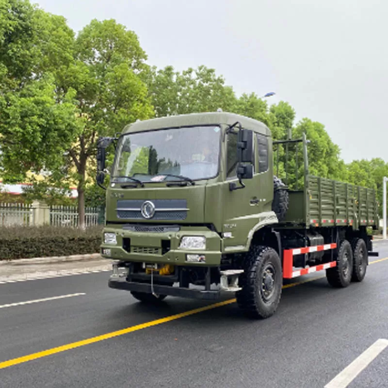 تتميز شاحنات نقل البضائع الثقيلة للطرق الوعرة من دونغفنغ بهيكل قوي وقدرة عالية على تحمل الأحمال، مما يجعلها مثالية لمواقع البناء.