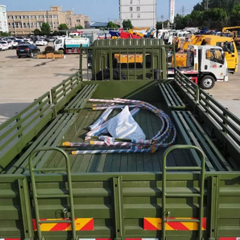 تتميز شاحنات نقل البضائع الثقيلة للطرق الوعرة من دونغفنغ بهيكل قوي وقدرة عالية على تحمل الأحمال، مما يجعلها مثالية لمواقع البناء.