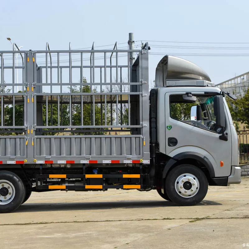 شاحنة دونغفنغ كومينز الخفيفة ذات الكابينة المفردة والسطح المسطح