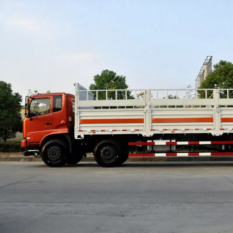 مركبة نقل أسطوانات الغاز من طراز دونغفنغ 6X2، مركبة نقل أسطوانات الغاز من النوع المقطور بقوة 210 حصان.