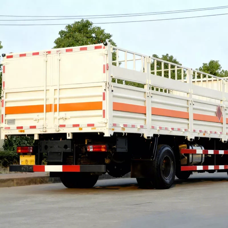 مركبة نقل أسطوانات الغاز من طراز دونغفنغ 6X2، مركبة نقل أسطوانات الغاز من النوع المقطور بقوة 210 حصان.