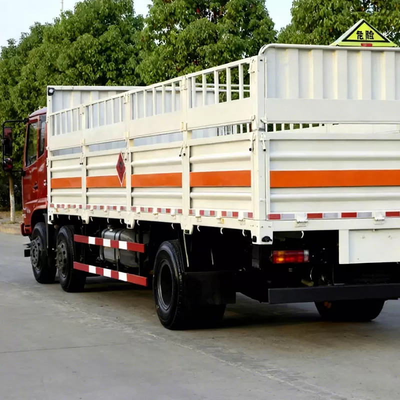 مركبة نقل أسطوانات الغاز من طراز دونغفنغ 6X2، مركبة نقل أسطوانات الغاز من النوع المقطور بقوة 210 حصان.