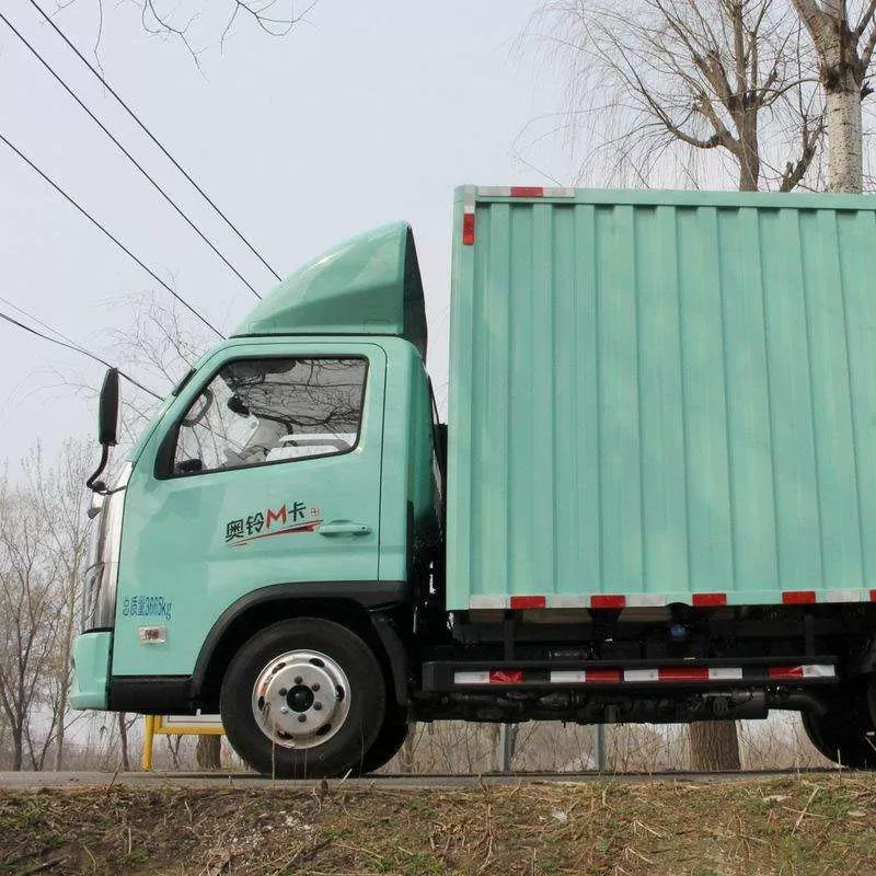 Foton Aumark M 4L manual transmission truck, new 4x2 drive, 4-ton loading capacity, diesel enclosed van.