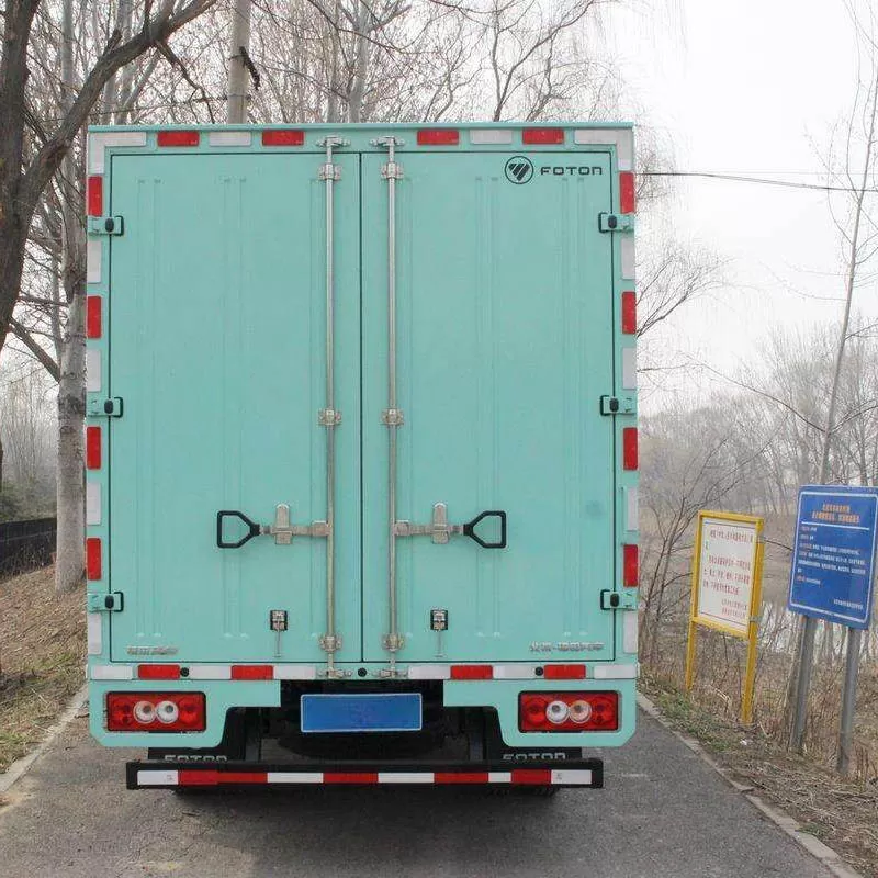 Foton Aumark M 4L manual transmission truck, new 4x2 drive, 4-ton loading capacity, diesel enclosed van.