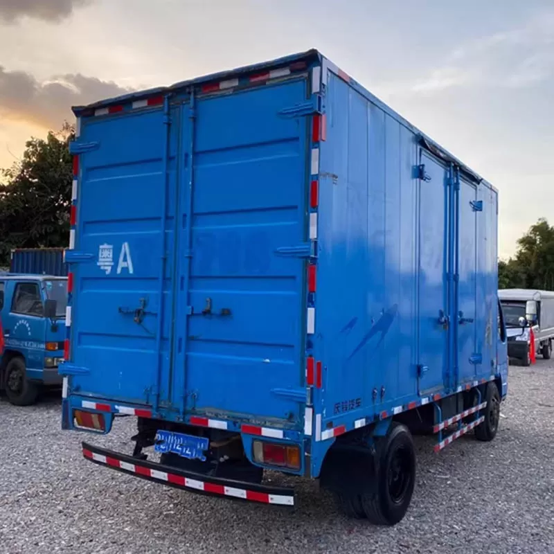 Used Isuzu 4x2 van, light truck, diesel, 120 hp, Euro 5 rated.